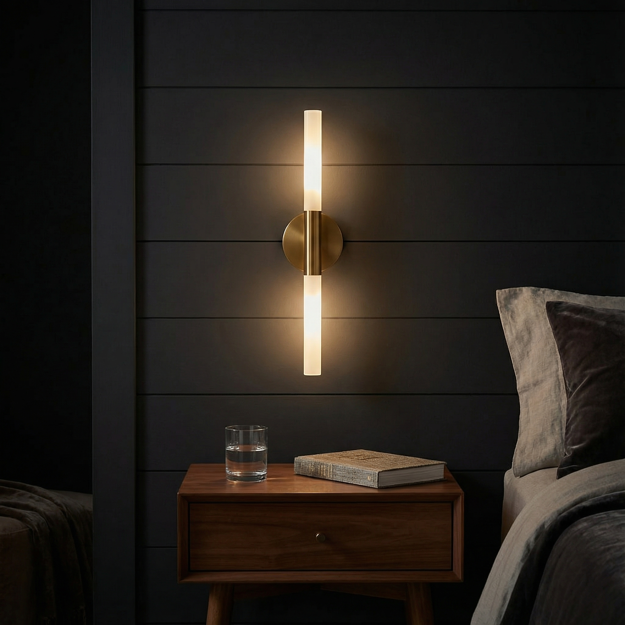 Luxe Vertical Brass Wall Light for Modern Spaces