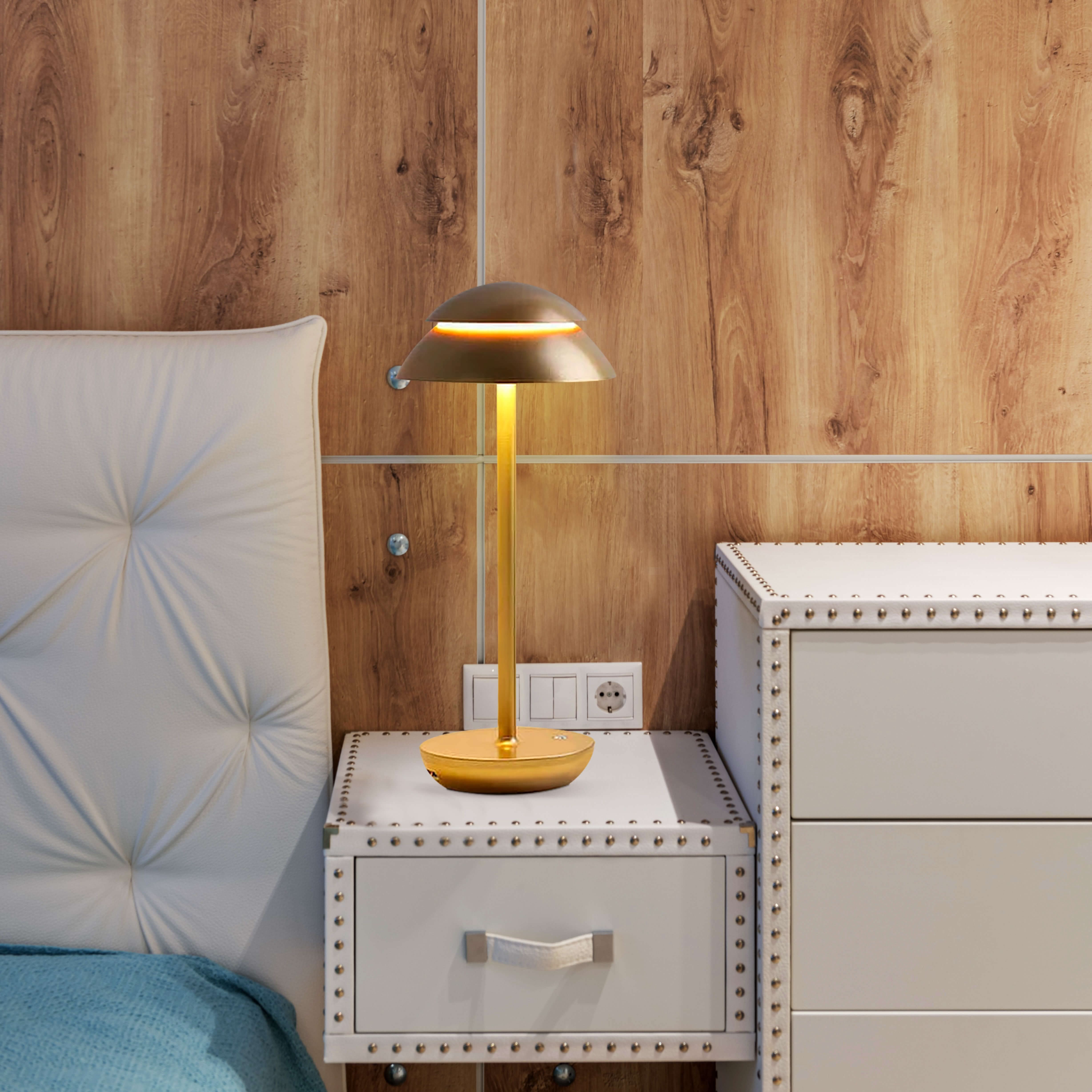 Versatile Wireless Table Lamp with Customizable Lighting