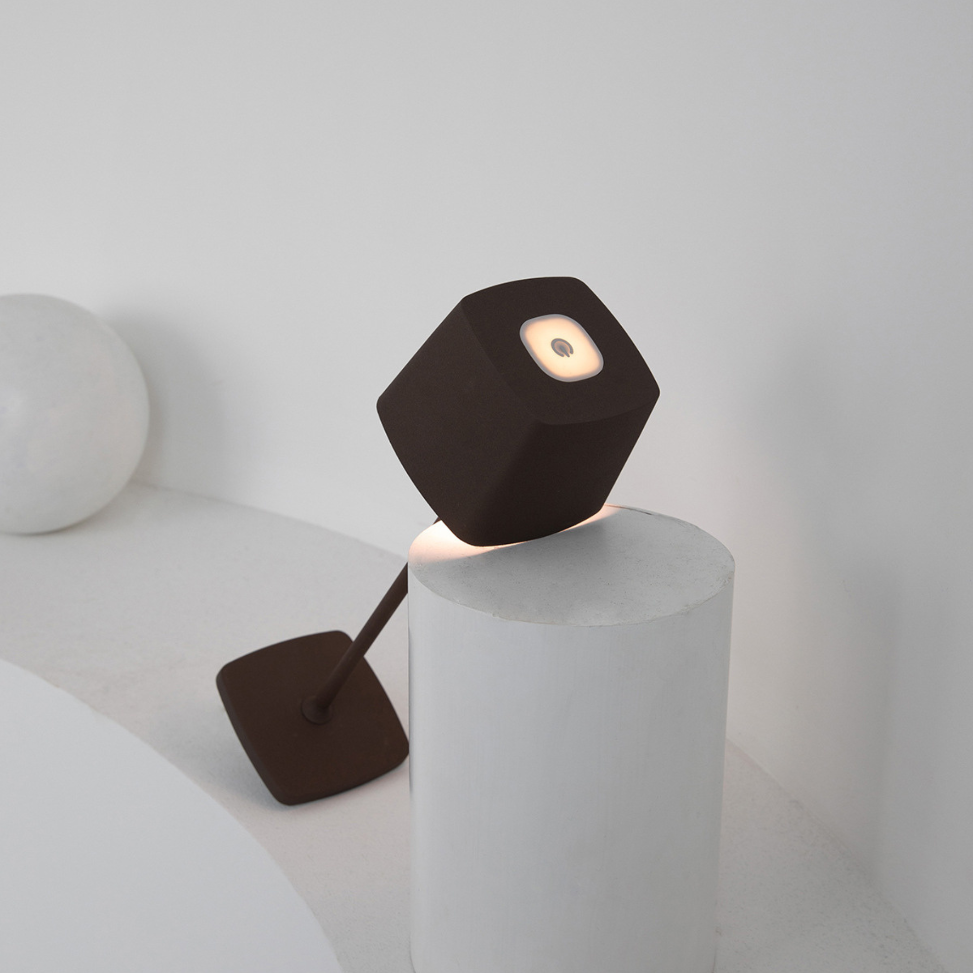 Versatile Touch-Controlled Outdoor-Ready Table Lamp