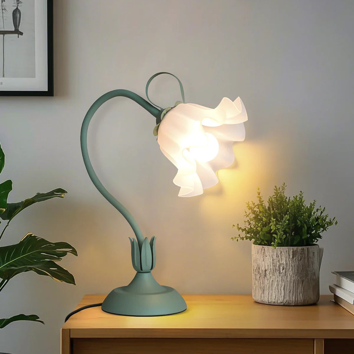 Charming Green Floral Table Lamp with Adjustable Light