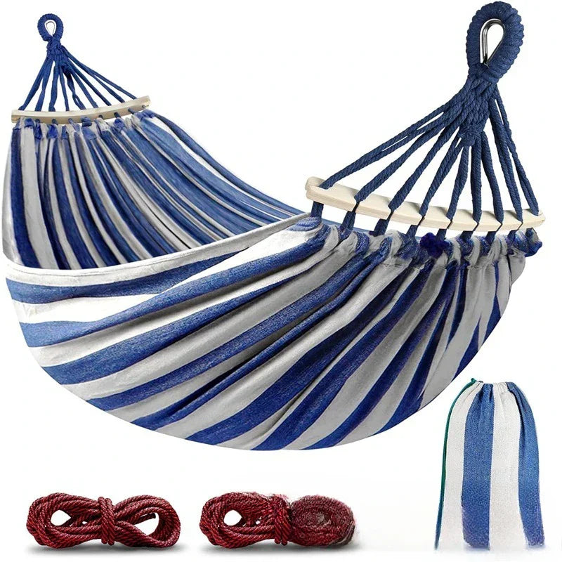 Double Hammock with Curved Wooden Spreaders for Outdoor Relaxation