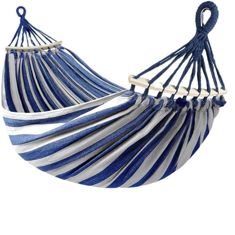 Double Hammock with Curved Wooden Spreaders for Outdoor Relaxation