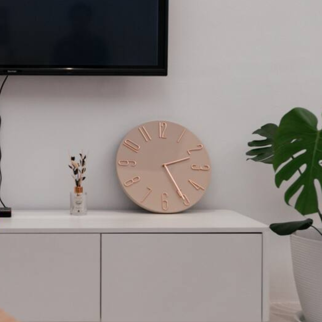 Contemporary 30 cm Wall Clock with Silent Quartz Movement