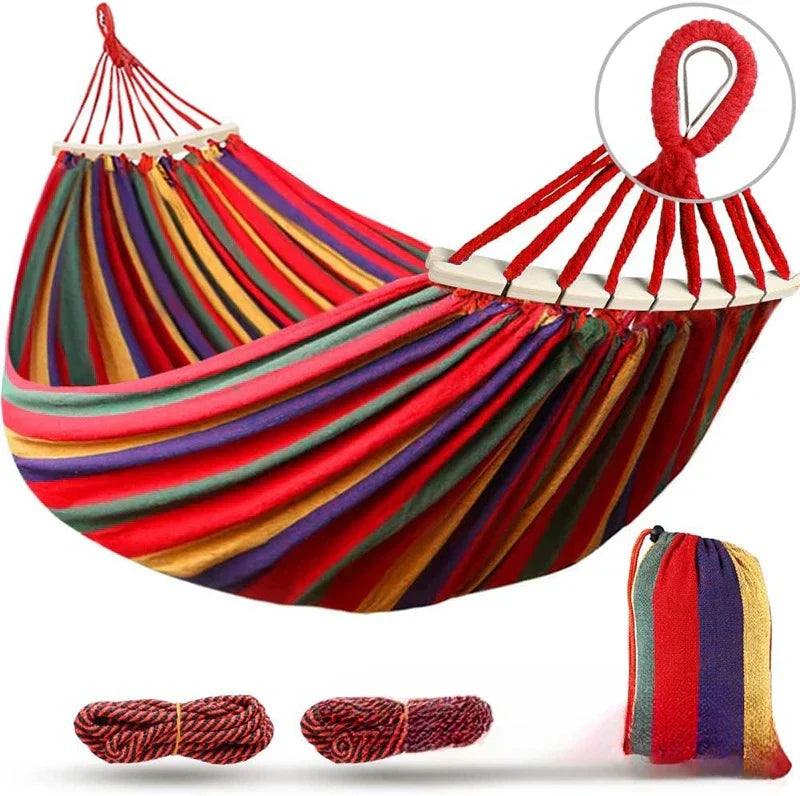 Double Hammock with Curved Wooden Spreaders for Outdoor Relaxation