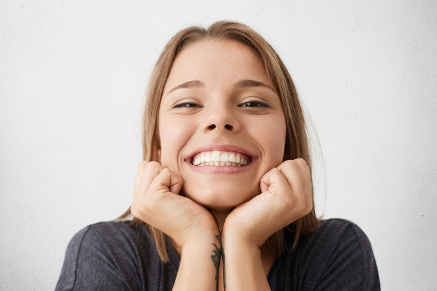 Customizable Dental Prosthesis with Lenses for Natural Appearance and Comfort