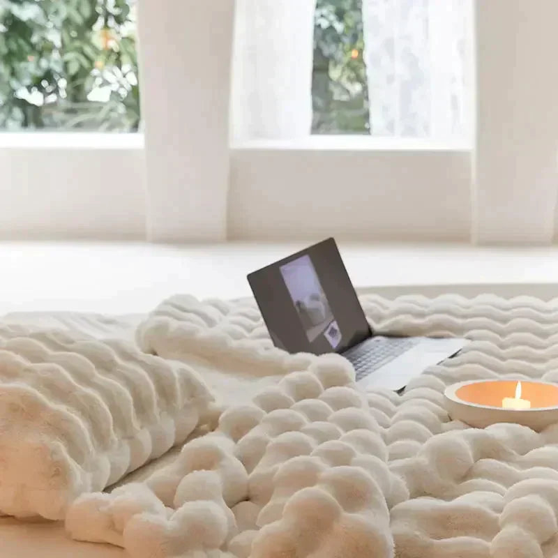Luxury Soft Fleece Blanket – Cozy All-Season Plush Wrap
