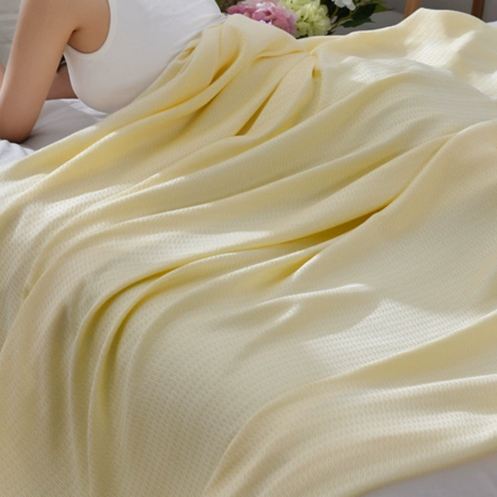 Cooling Blanket for Bed - Lightweight Bamboo Fabric for Hot Sleepers