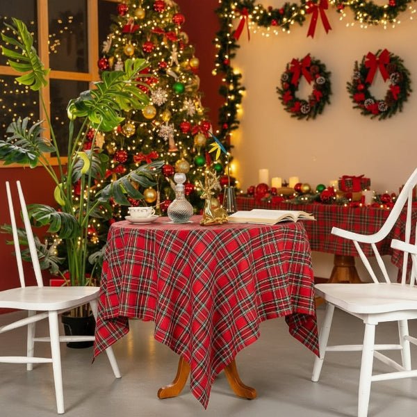 Charming Holiday Plaid Table Cover in Sturdy Polyester for Festive Gatherings