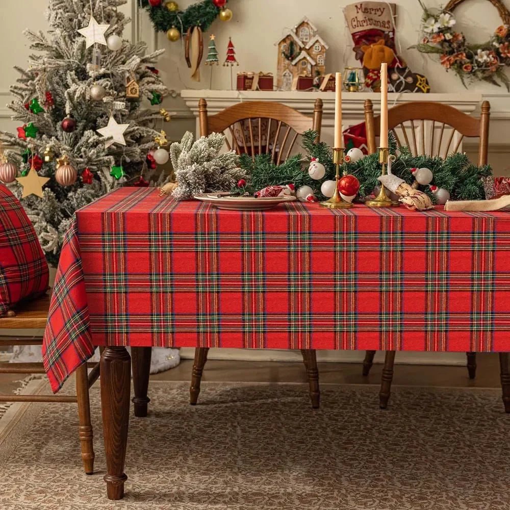 Charming Holiday Plaid Table Cover in Sturdy Polyester for Festive Gatherings