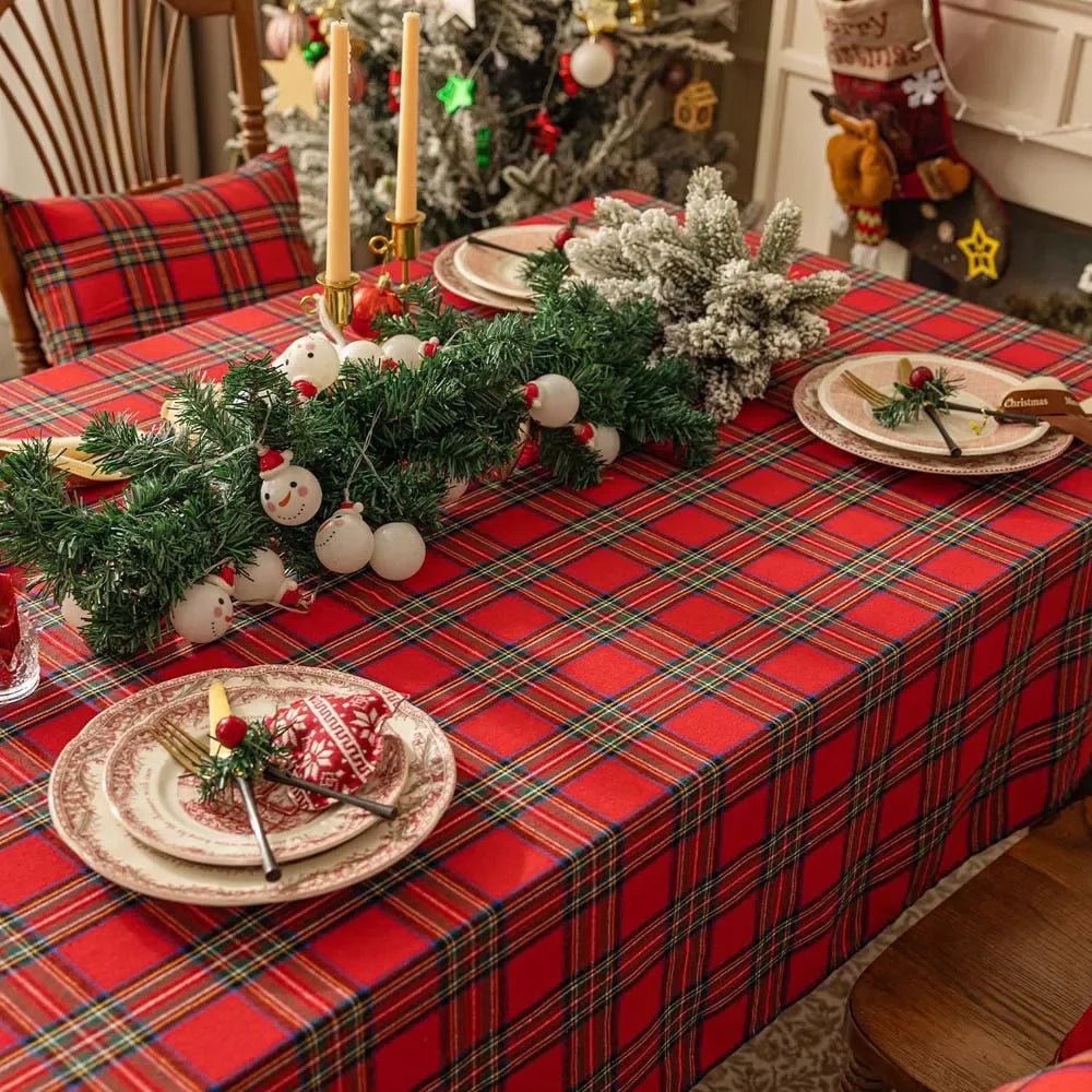 Charming Holiday Plaid Table Cover in Sturdy Polyester for Festive Gatherings