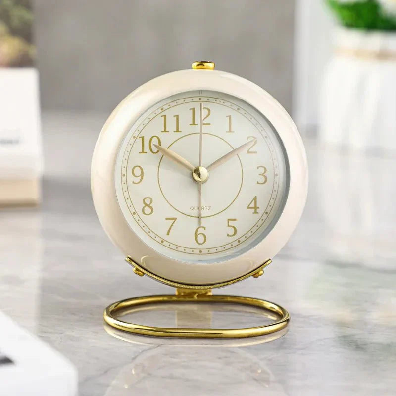 Alarm Clock | Vintage Style | Silent Operation & Night Light | 10.5 x 9 x 6.5 cm