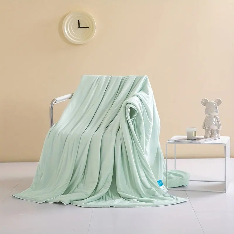 Dual-Sided Cooling Comforter | Lightweight Silky Cooling Fabric | Breathable Down-Alternative Fill