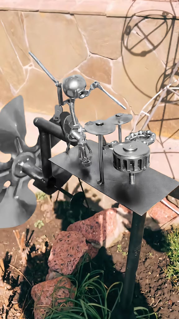 Garden Wind Spinner | Music-Themed Guitar & Musician Design | Weatherproof Steel | 70 cm Spike