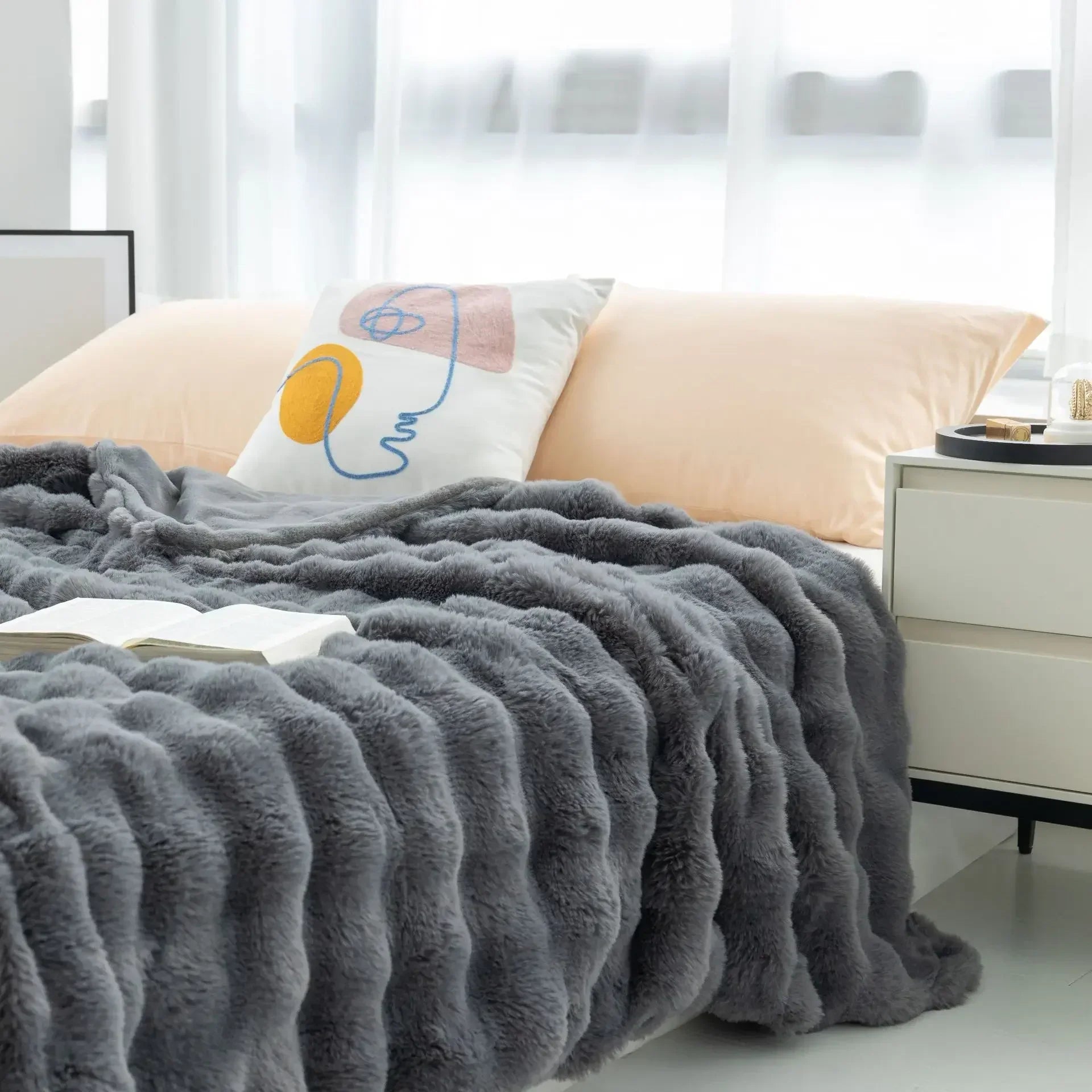 Reversible Faux Rabbit Fur Blanket | Bubble-Texture Plush | For Bed & Sofa