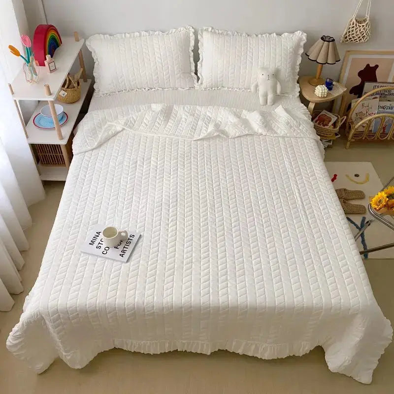 Seersucker Quilt Set | Ruffled Edges & Textured Design | Polyester 3-Piece | Lightweight Breathable