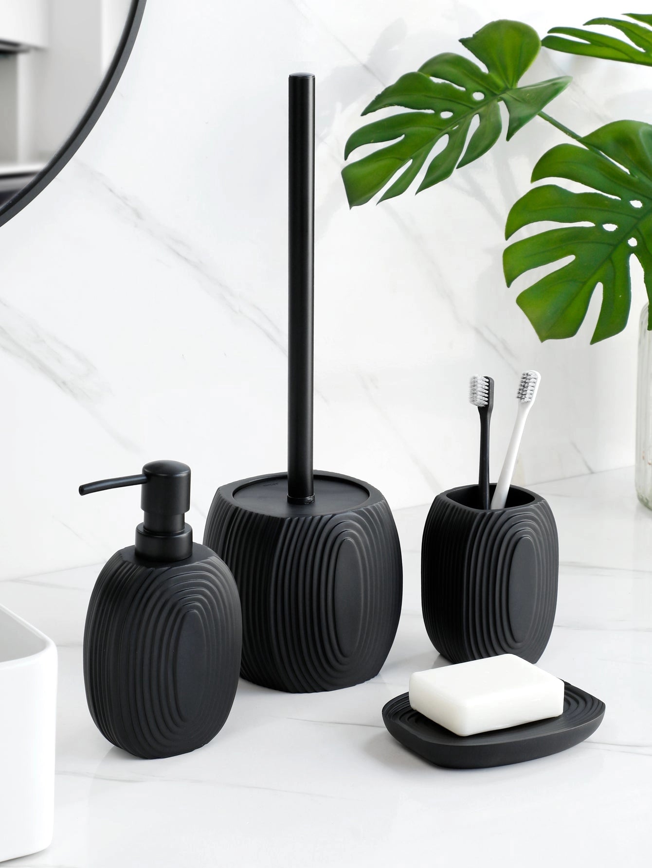 Black Ribbed Bathroom Set - Modern Minimalist Accessories