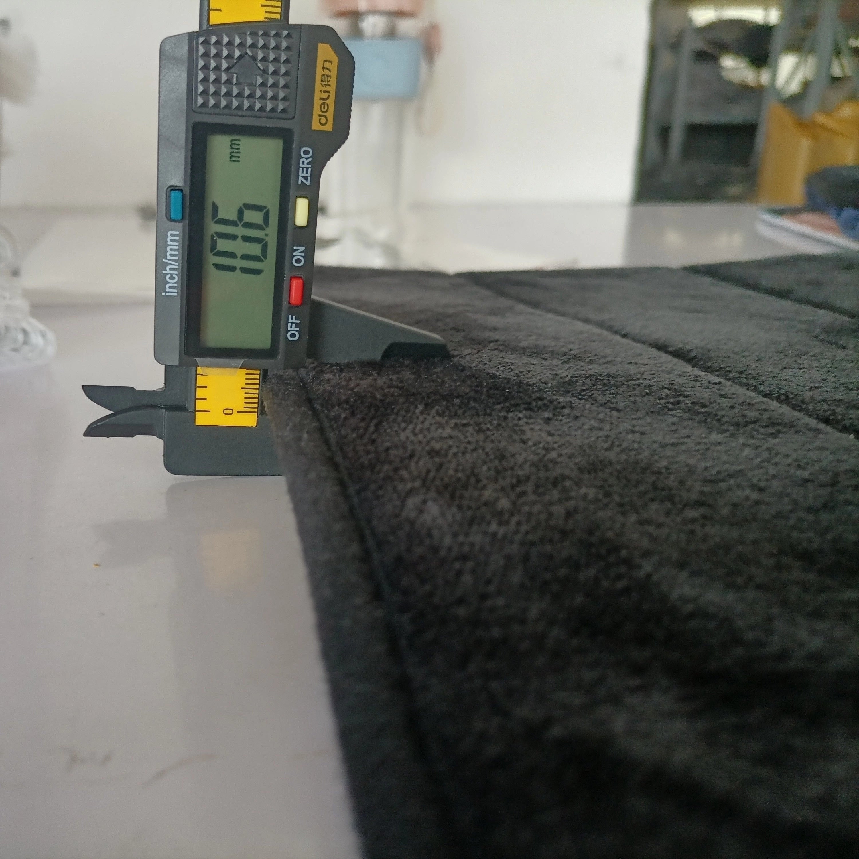 Non-Slip Quick-Dry Grey Microfiber Bath Mat - Water-Absorbent