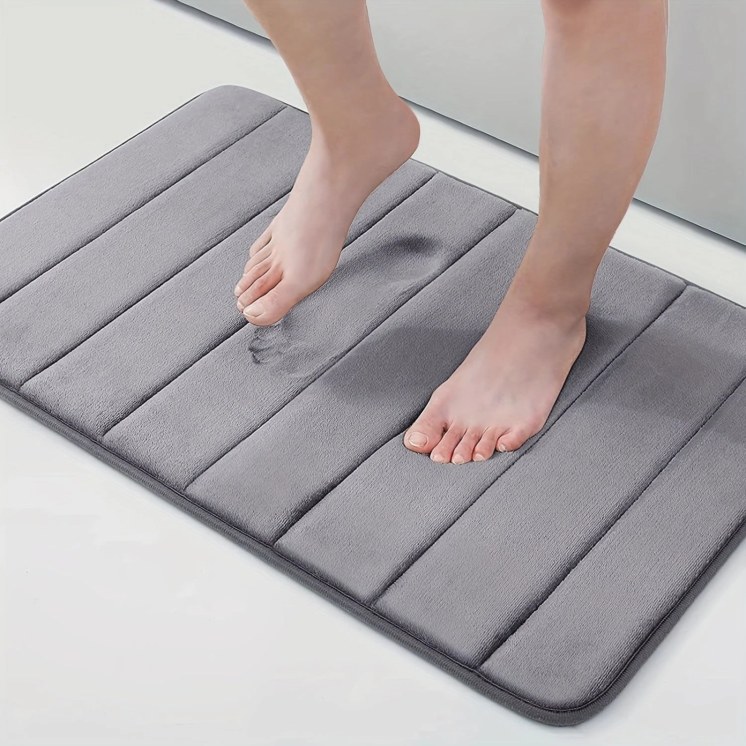 Non-Slip Quick-Dry Grey Microfiber Bath Mat - Water-Absorbent