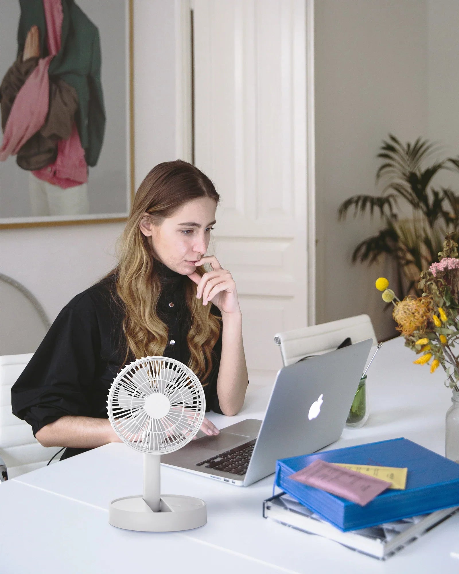 Compact USB Fan for Table Use – Small Size with 4 Speed Settings