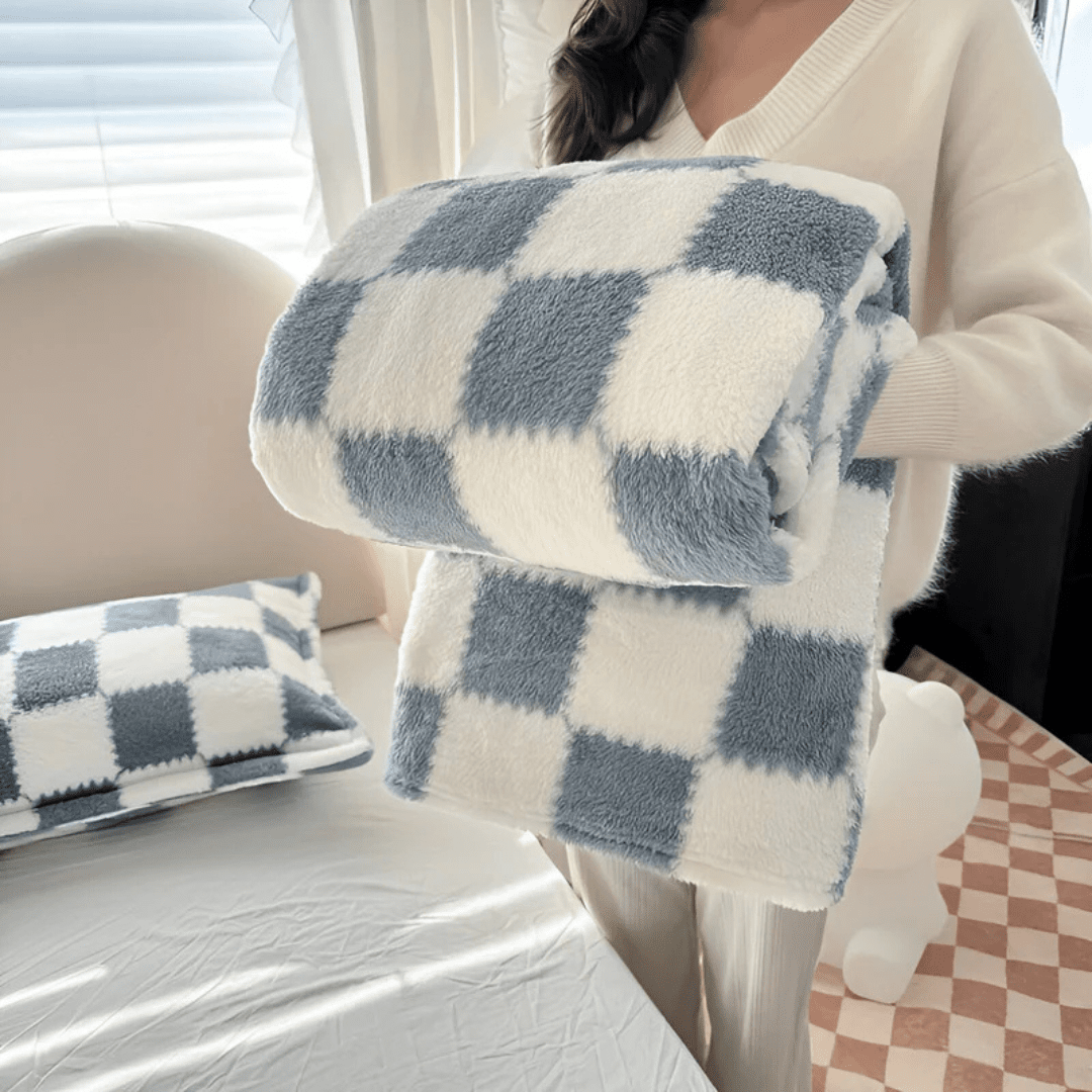 Cozy Haven Fleece Blanket for Ultimate Year-Round Comfort