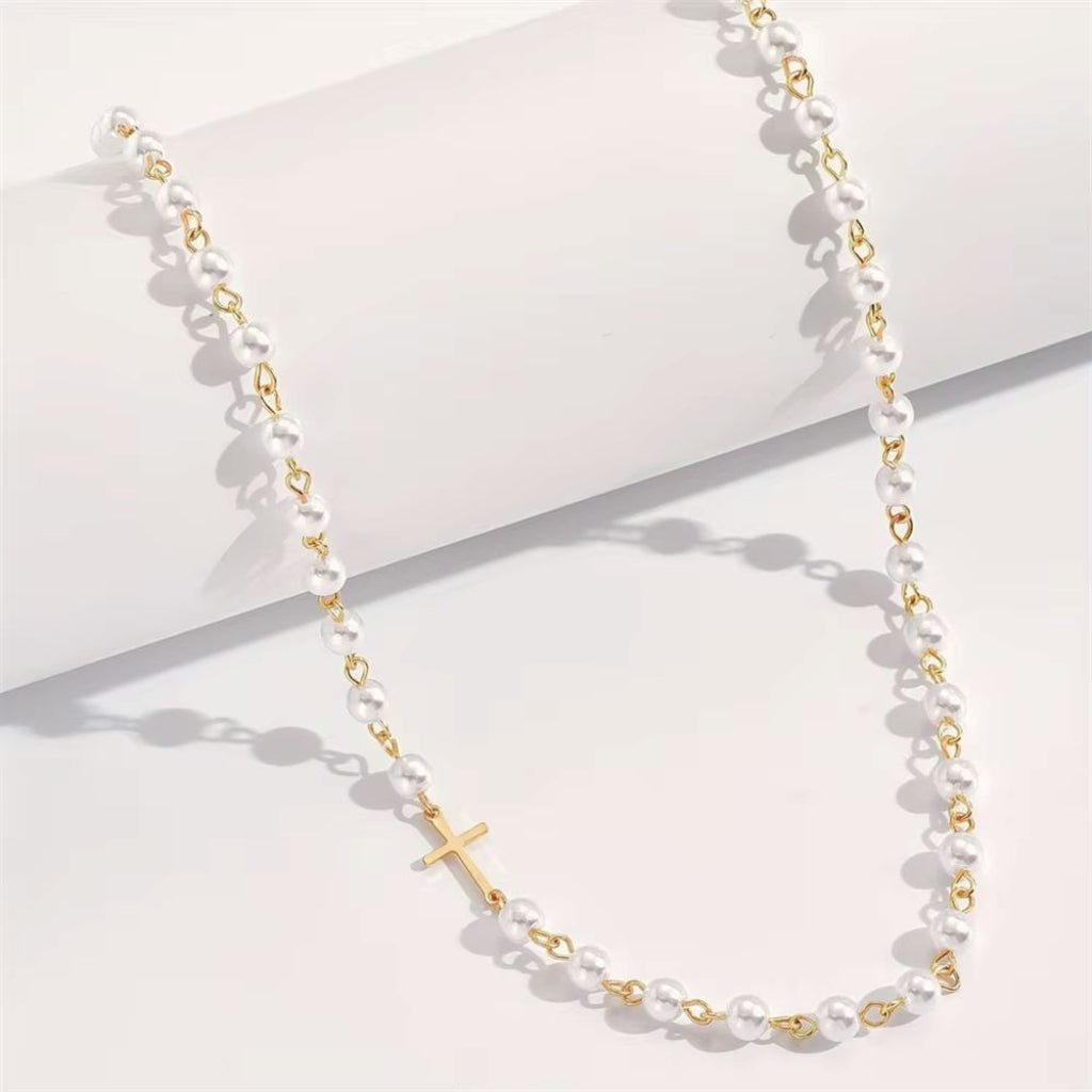 Elegant Waterproof Gold Necklace Crafted in Stainless Steel