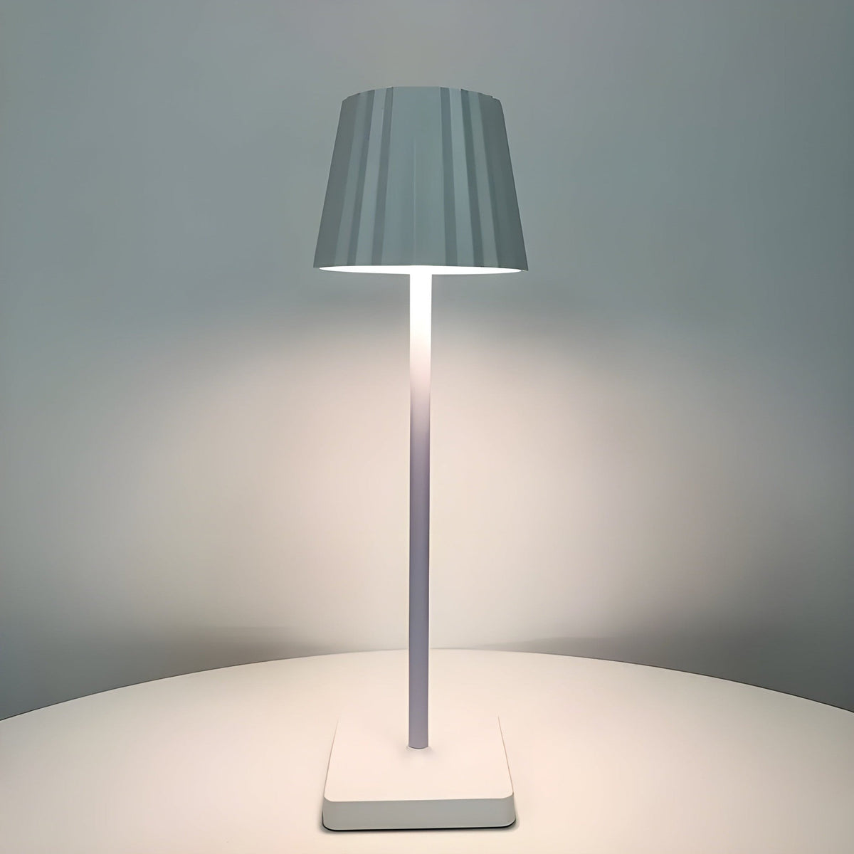 Cordless Touch-Control Table Lamp – Stylish, Battery-Powered Lighting