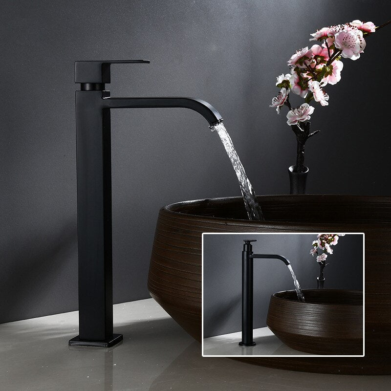 Tuckhub — Single-Handle Matte Black Bathroom Faucet with Durable Build