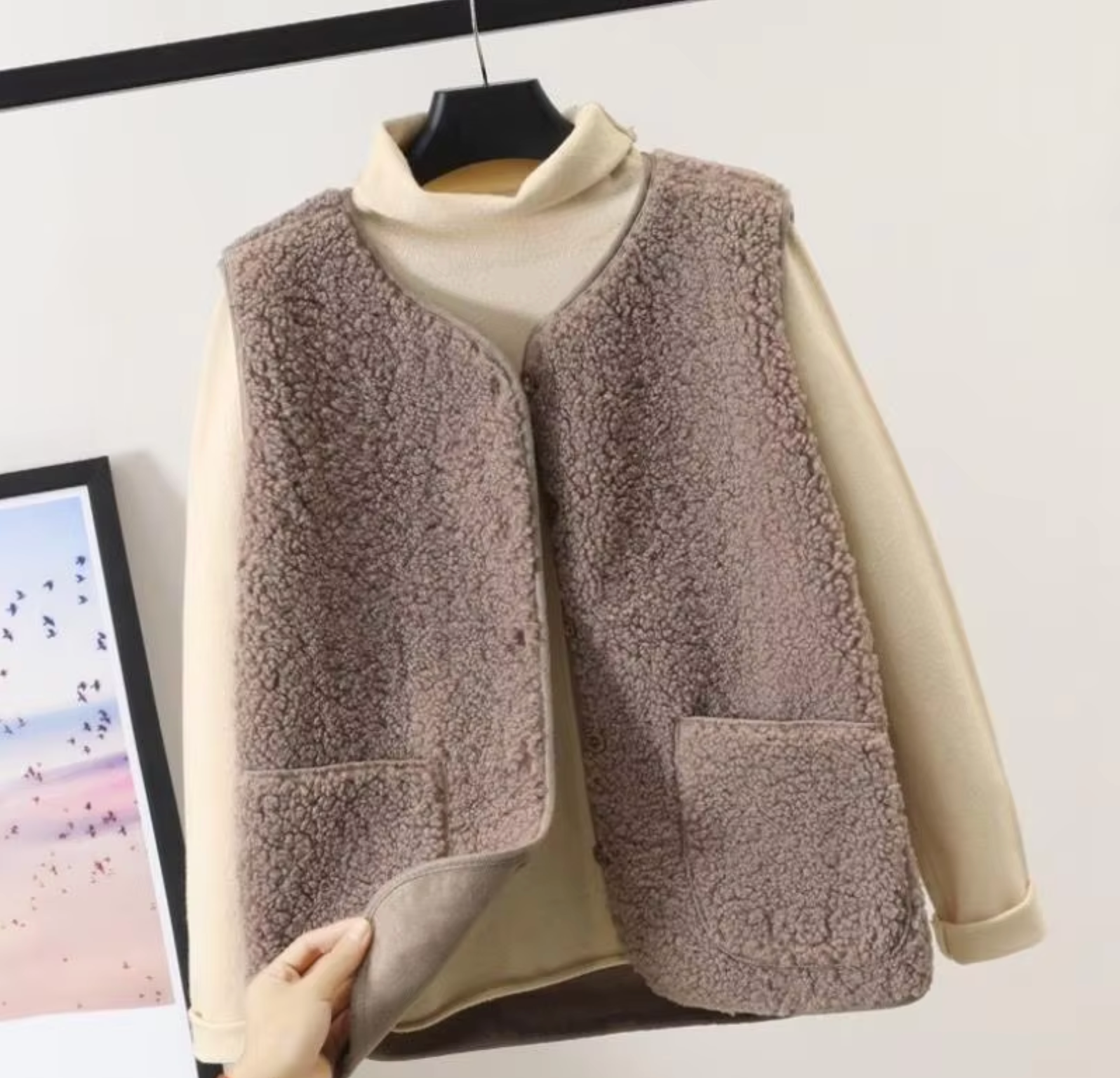 Women’s Fleece Vest | Thick Sheepskin Texture | Sleeveless with Patch Pockets | Comfortable Layering for Spring & Autumn