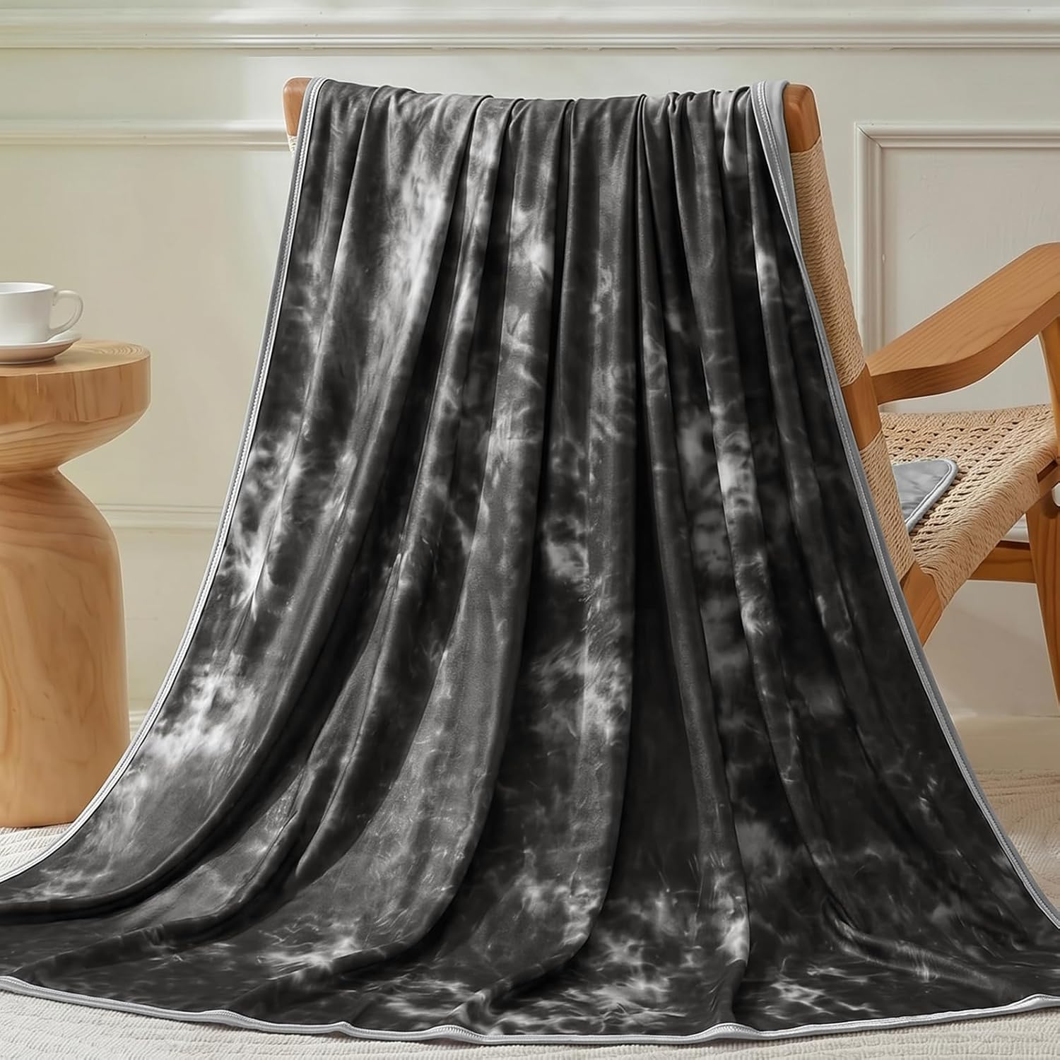 Cooling Throw Blanket for Hot Sleepers – Lightweight Summer Comfort