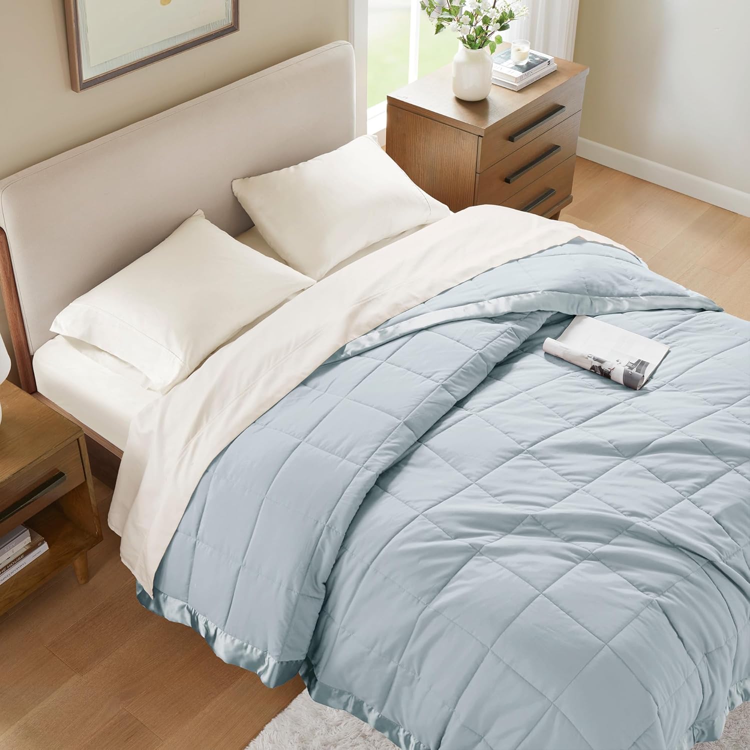 Lightweight Down Alternative Blanket with Moisture-Wicking – All Season Bed Cover with Satin Trim