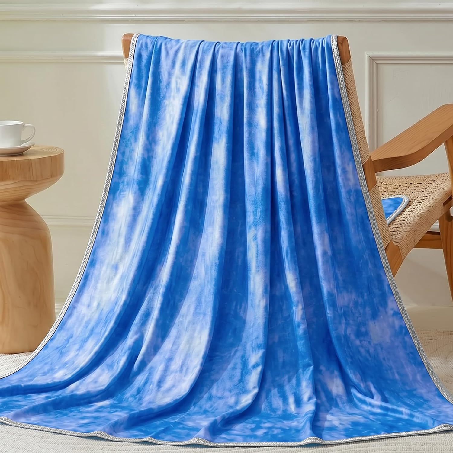 Cooling Throw Blanket for Hot Sleepers – Lightweight Summer Comfort