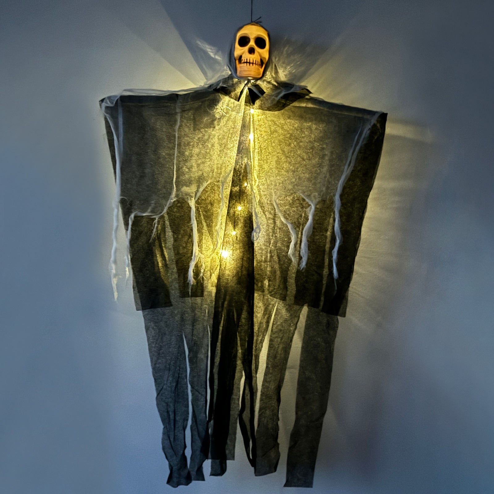 Glowing Halloween Skull Lantern Decorative Hanging Lamp for Outdoor Decor