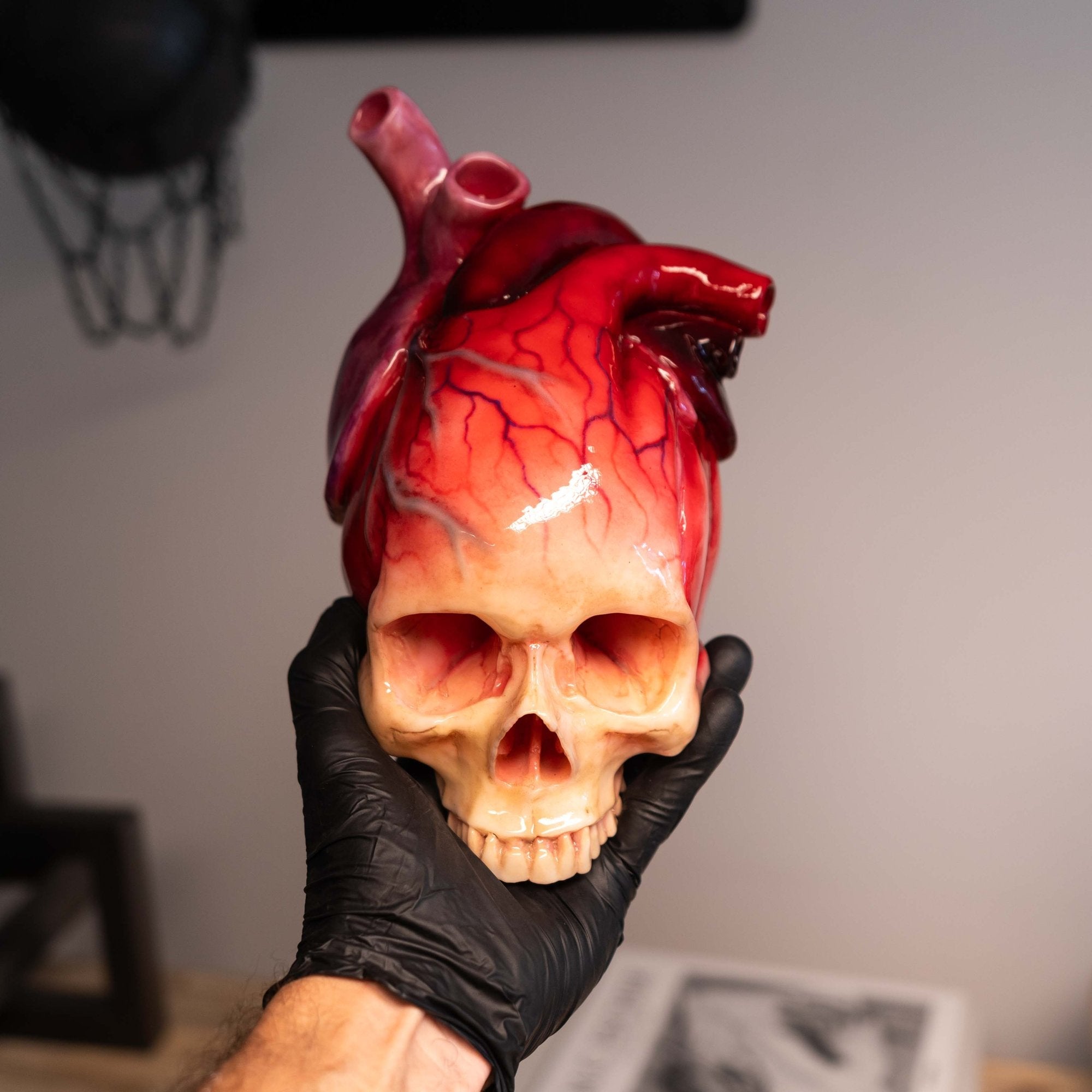 Realistic Human Heart Halloween Prop Handcrafted Resin Decoration