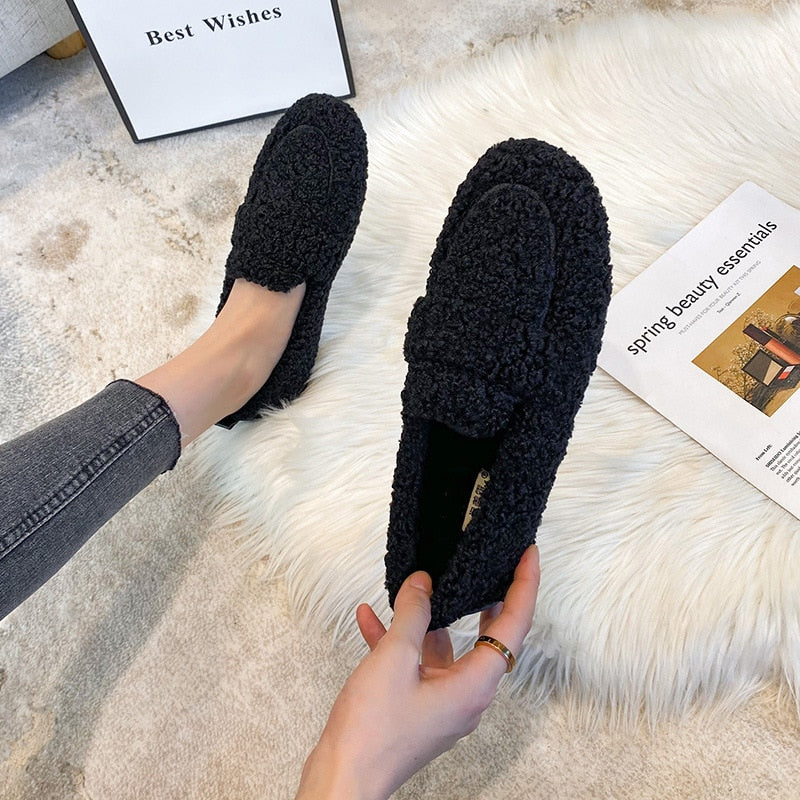 Women’s Plush Slippers | Soft Plush Fabric | Non-Slip Rubber Sole | Indoor Comfort and Warmth