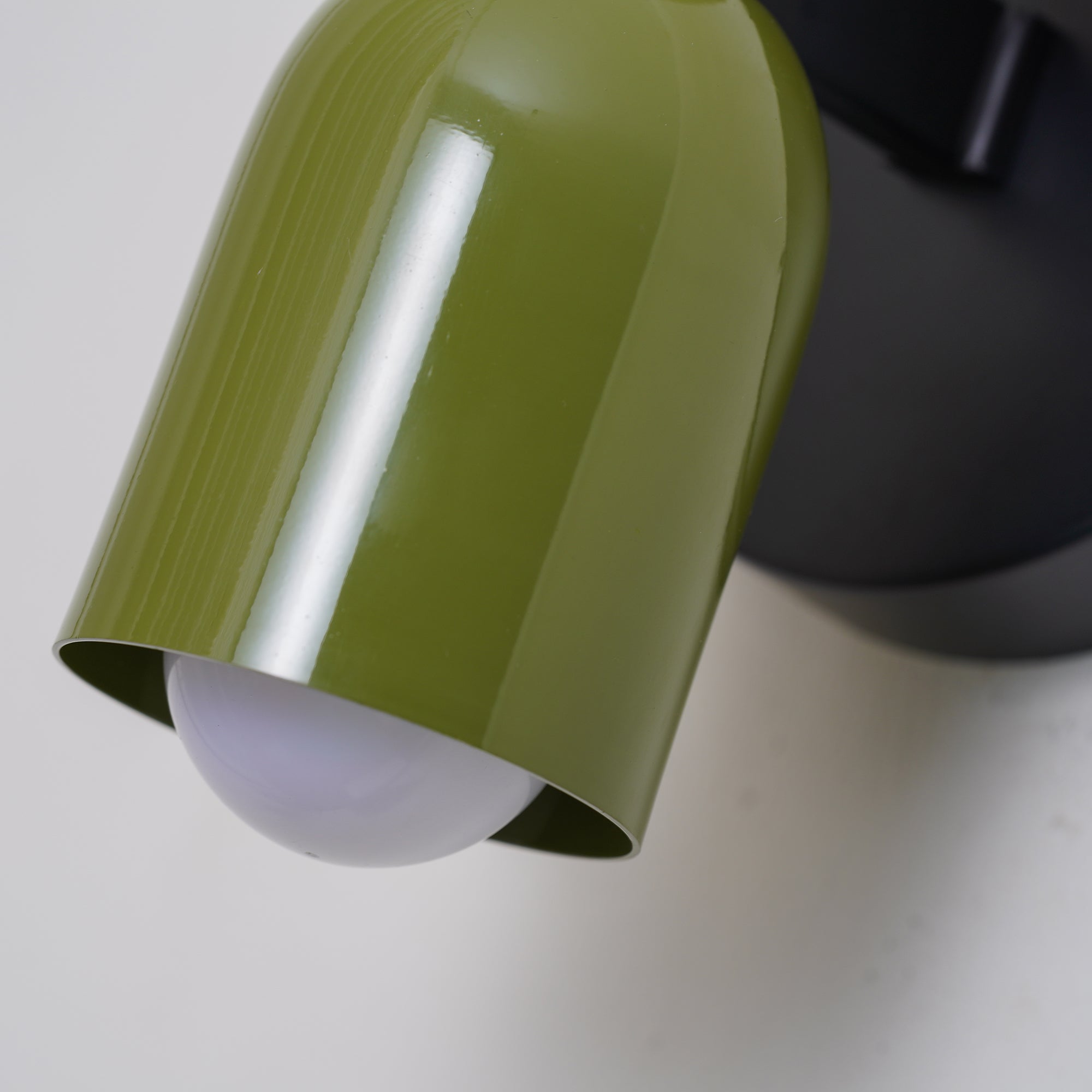 Vibrant Delight Wall Lamp for Chic Bedroom Styling