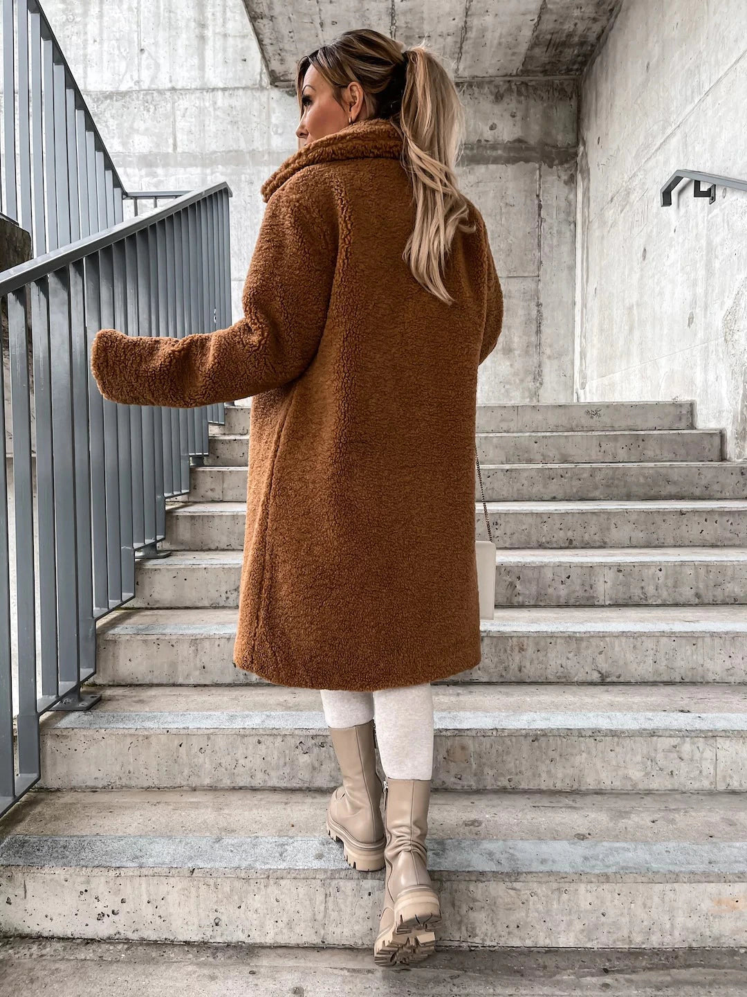 Women’s Long Winter Coat | Fine Wool Material | Button-Front Closure | Comfortable Warm Fit