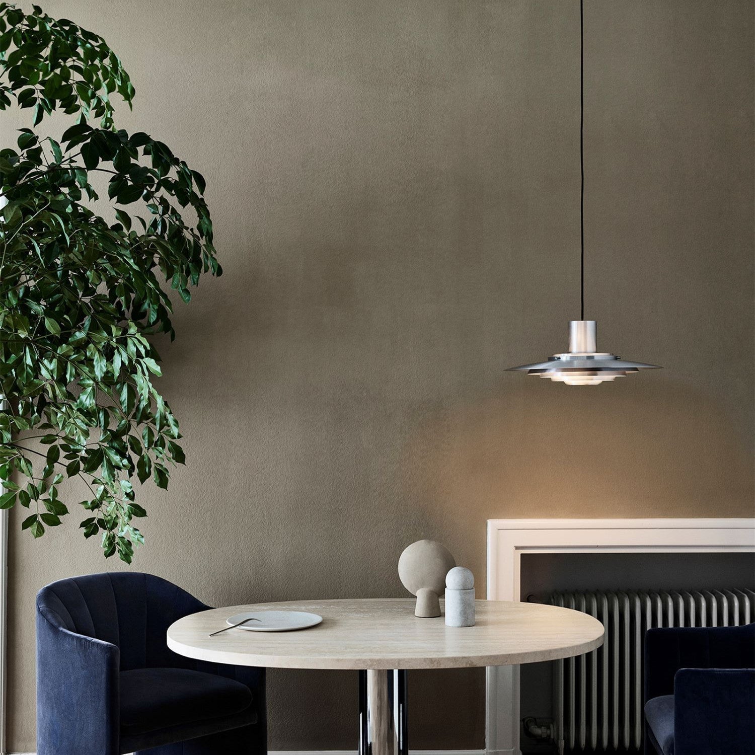Sleek Modern LED Pendant Light for Dining Spaces