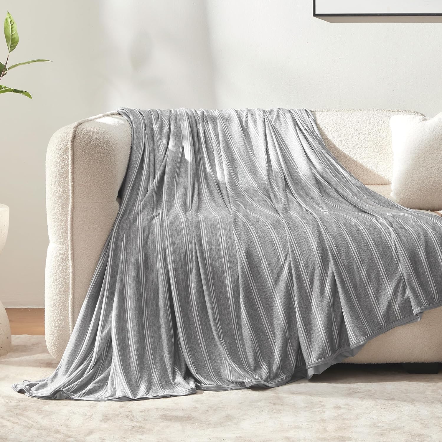 Lightweight Summer Blanket with Arc-Chill Technology for Hot Sleepers