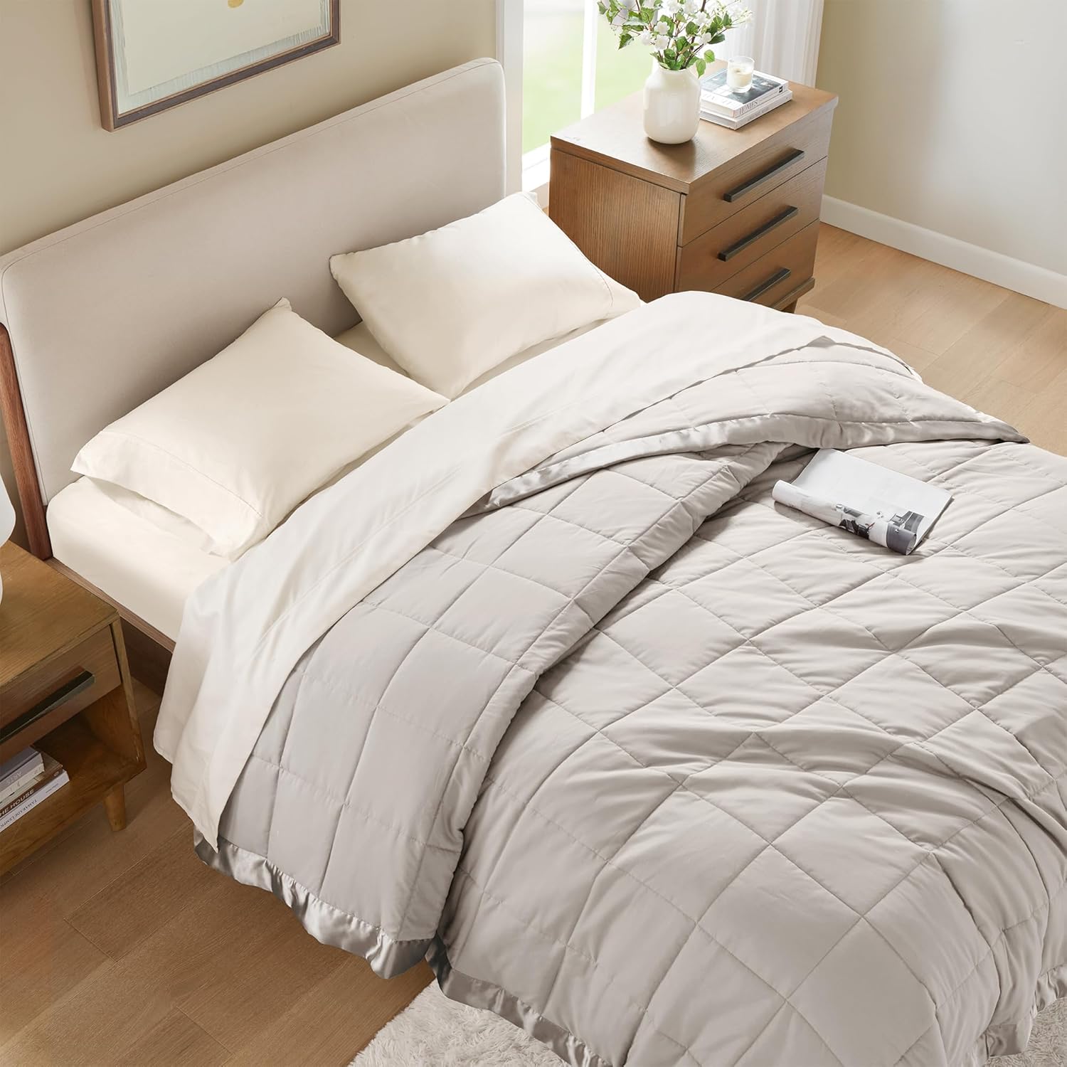 Lightweight Down Alternative Blanket with Moisture-Wicking – All Season Bed Cover with Satin Trim