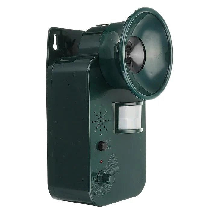 5000sqft Battery-Powered Ultrasonic Animal Deterrent with Motion Sensing
