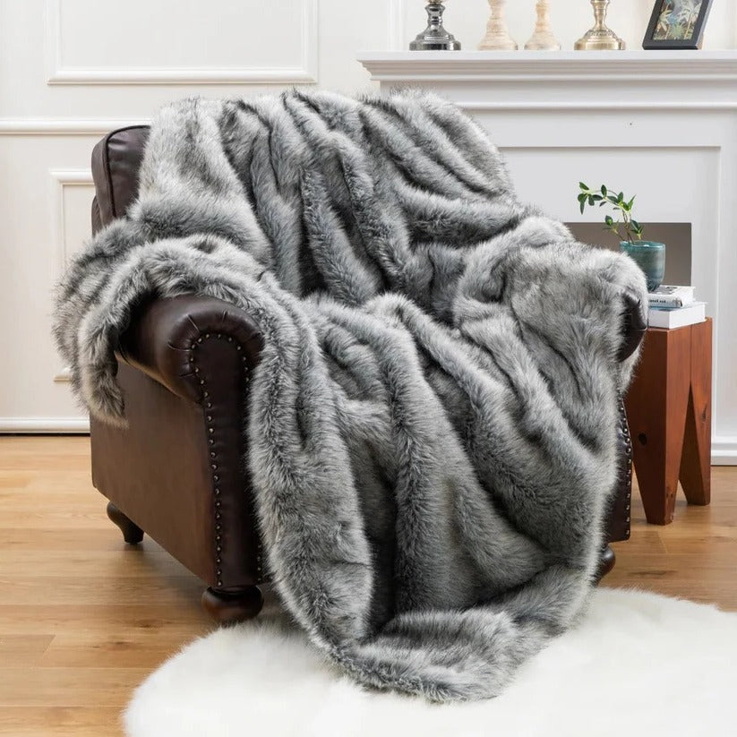 Elegant Plush Blanket, Luxurious Faux Fur Throw