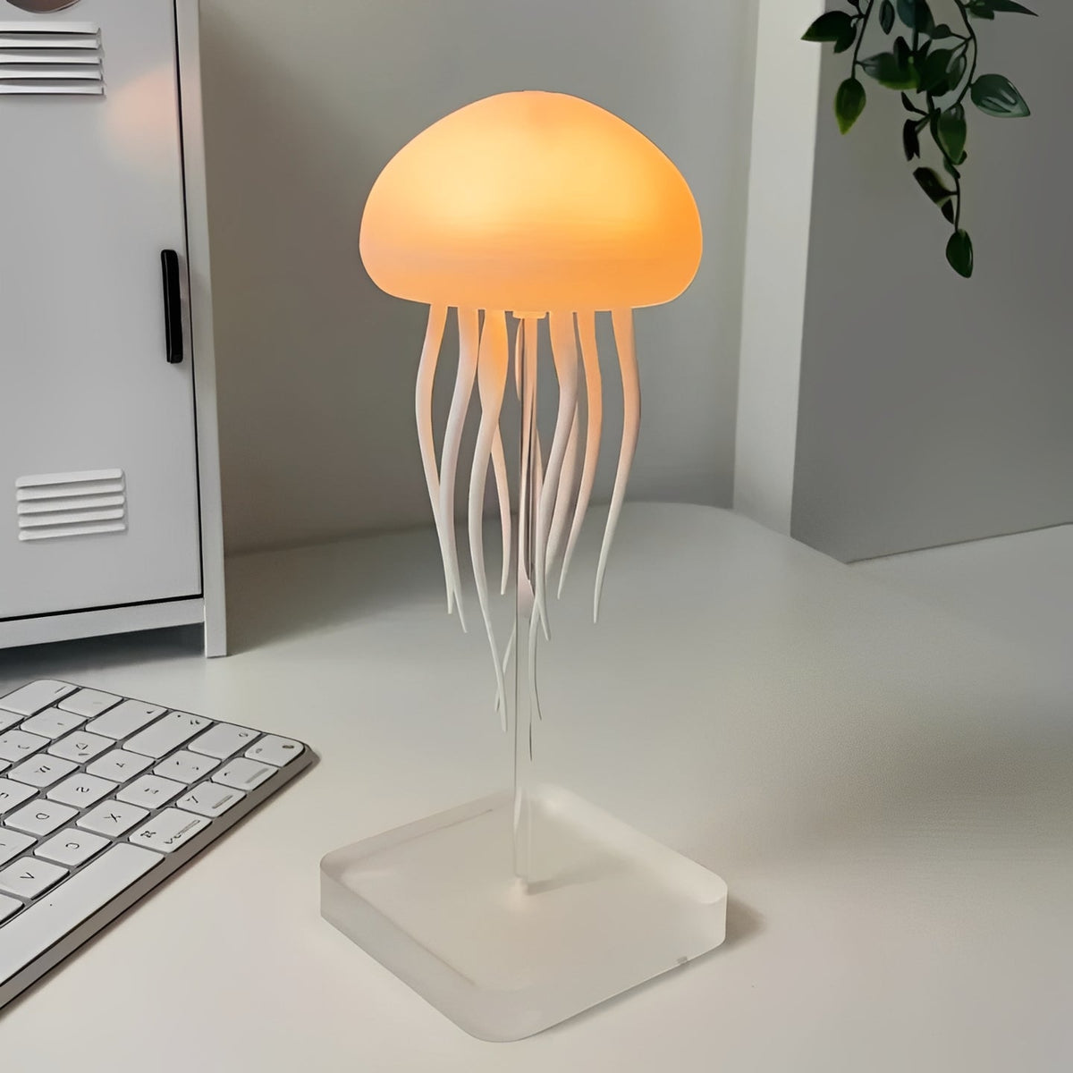 Tranquil Ocean Vibes: Floating Jellyfish Lamp