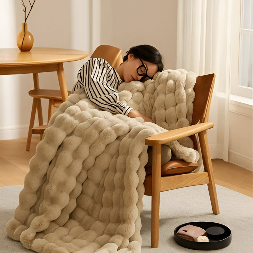Year-Round Comfort Blanket with Chic Style