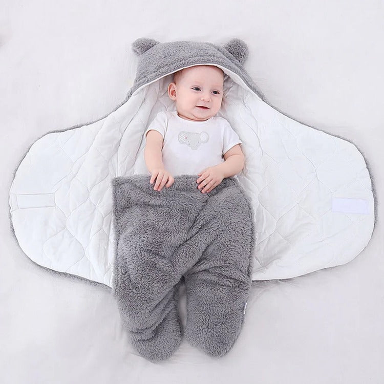 Kids' Pajamas Featuring Cute Bear Design