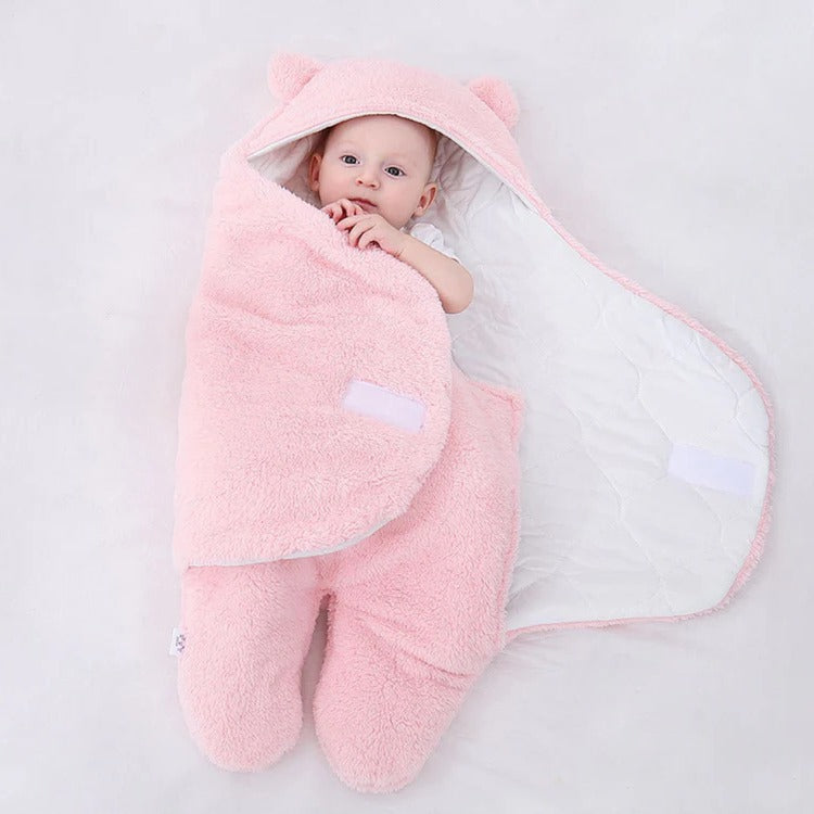 Kids' Pajamas Featuring Cute Bear Design
