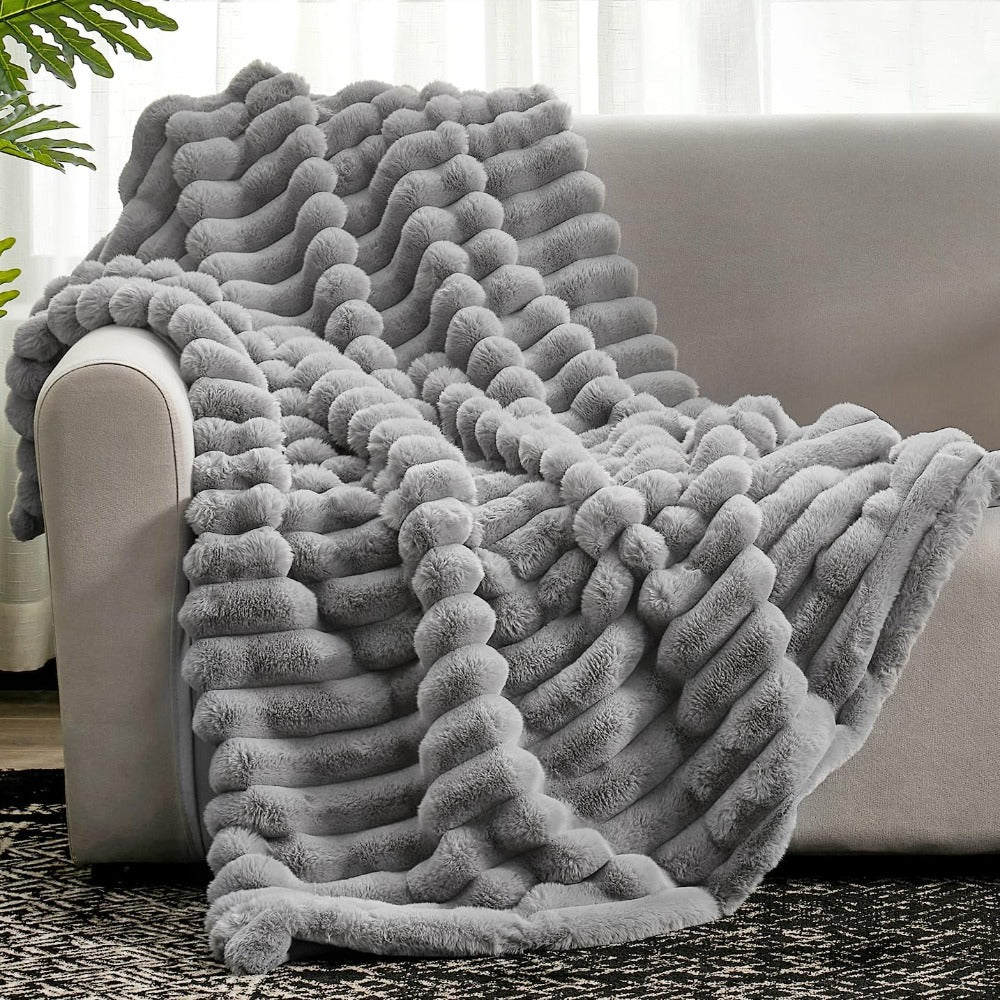 CozyCloud Plush Throw – Soft Blanket for Ultimate Warmth
