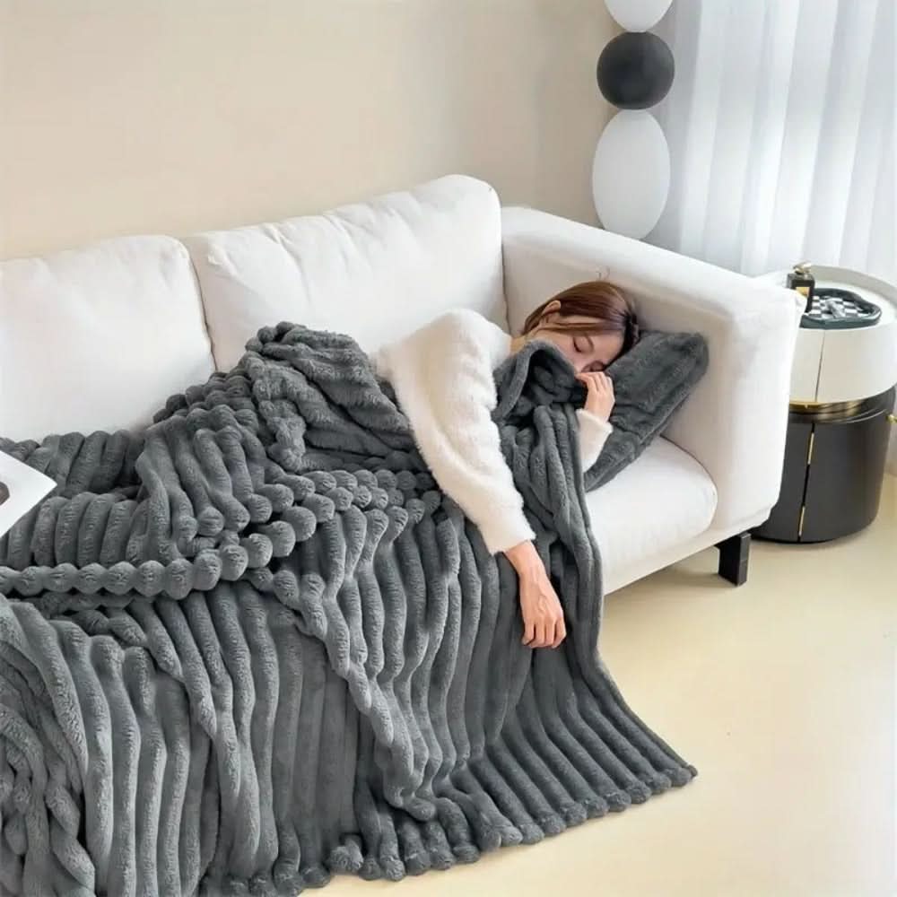 SereneWrap Plush Throw: Comfort and Style for Your Home