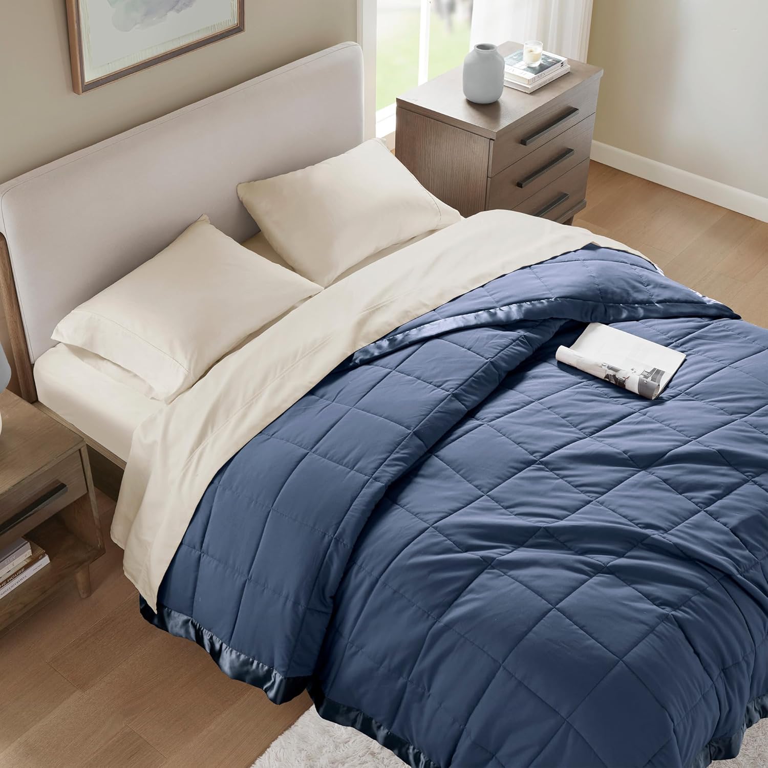 Lightweight Down Alternative Blanket with Moisture-Wicking – All Season Bed Cover with Satin Trim