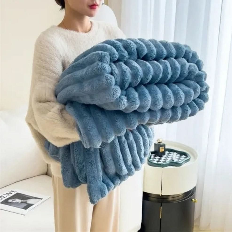 SereneWrap Plush Throw: Comfort and Style for Your Home