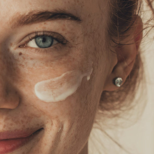 Gentle Milia Treatment for Radiant Skin Around Your Eyes